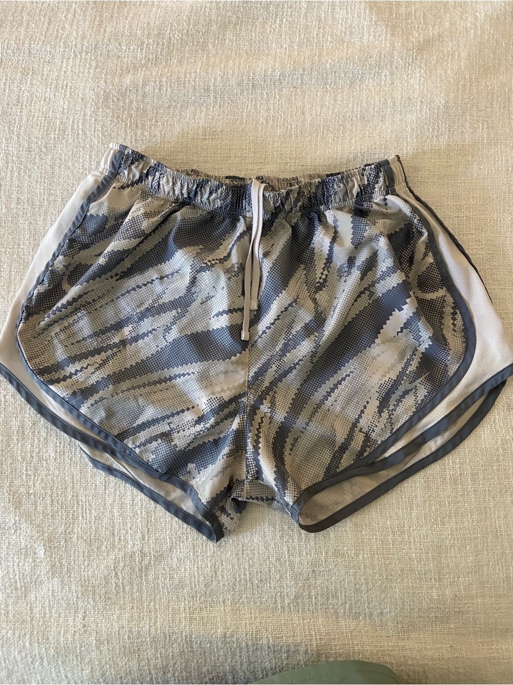 Nike Women's Gray Patterned and Lined Athletic Dri-Fit Shorts Size Large